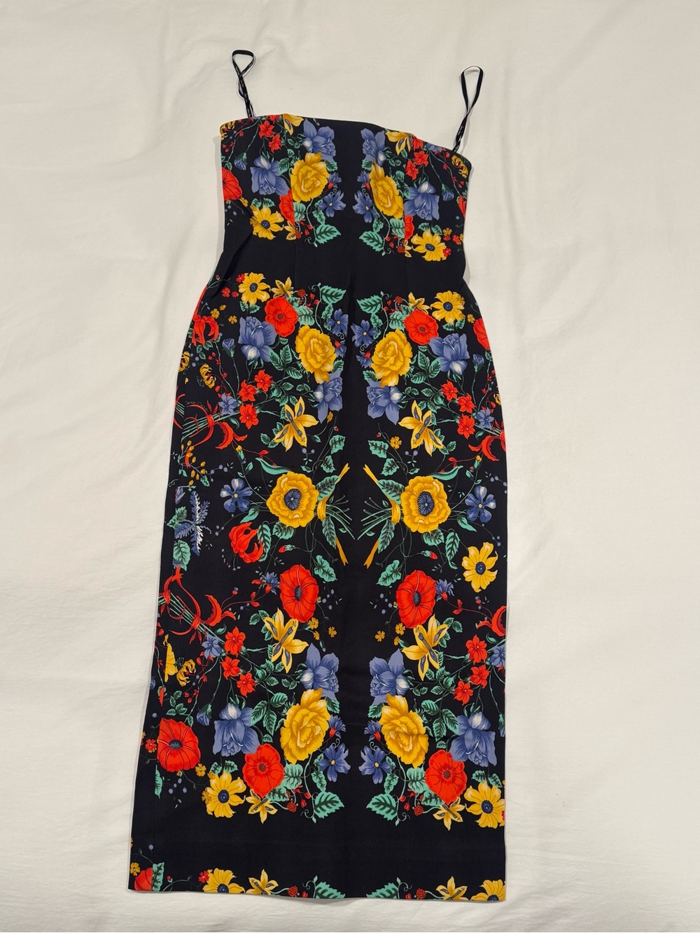 Cara Cara Leah Midi Dress
Flora Scarf Black - Size 0 - BWT